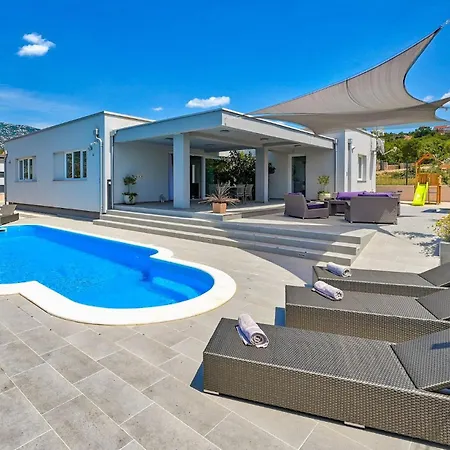 Immortelle 洛瓦尼斯卡