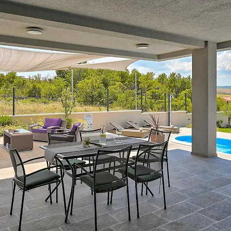 Immortelle 度假居 洛瓦尼斯卡